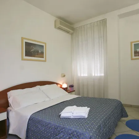 Locazione Turistica I Girasoli.3 * Ρίμινι